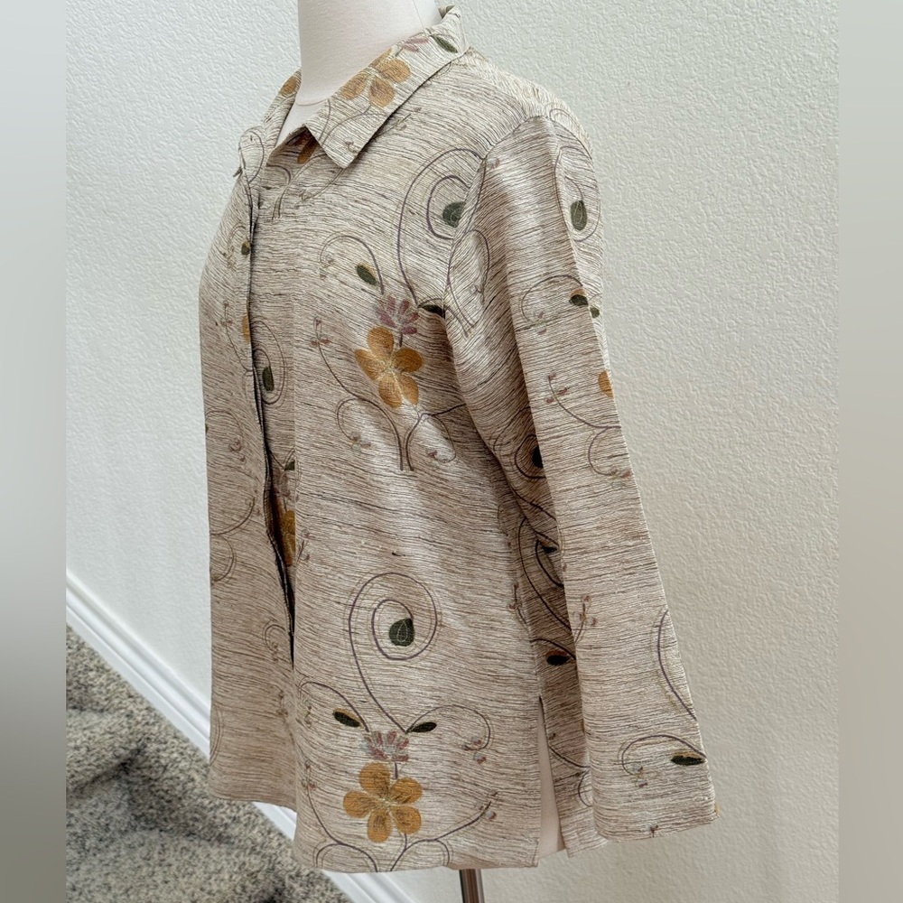 Chic Beige Silk Floral Button Down Shirt Size 16 (Chico’s size 3) - Picture 2 of 13